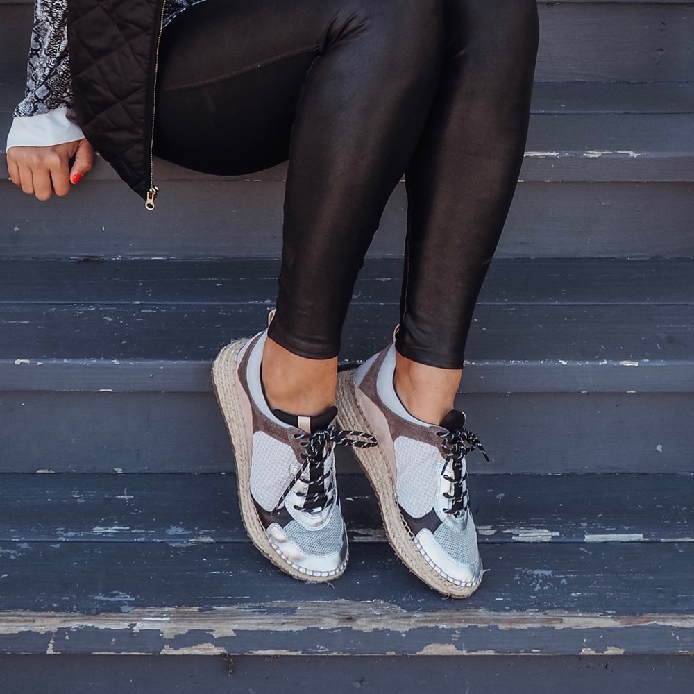 Marc fisher sneakers - size 8 - no damages